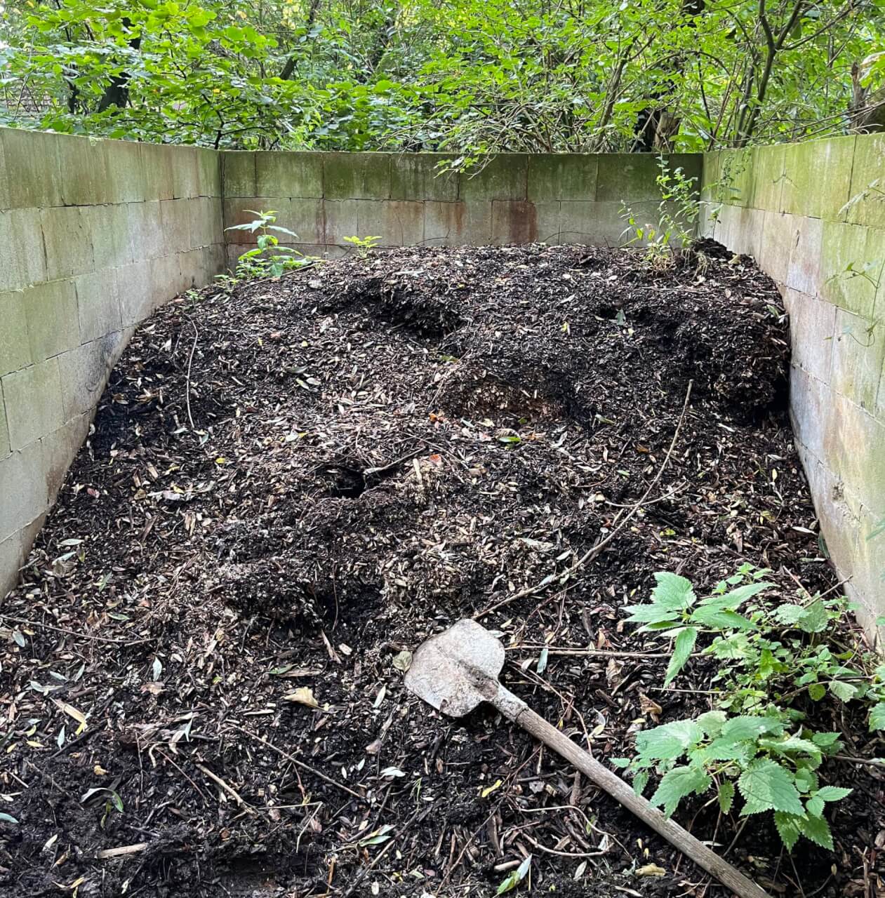 De Herborist van Aalden. In de tuin van De Sprenk. Komposteren