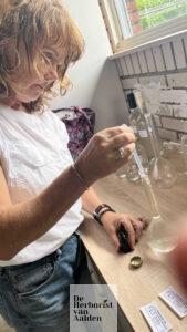 © De Herborist van Aalden Kim Voets Rozemarijn etherische olie